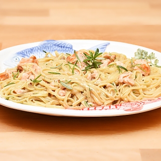 Somonlu-Makarna